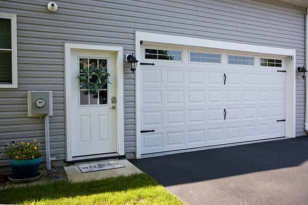 24/7 Emergency Garage Door Panel Replacement experts in Baraboo, WI